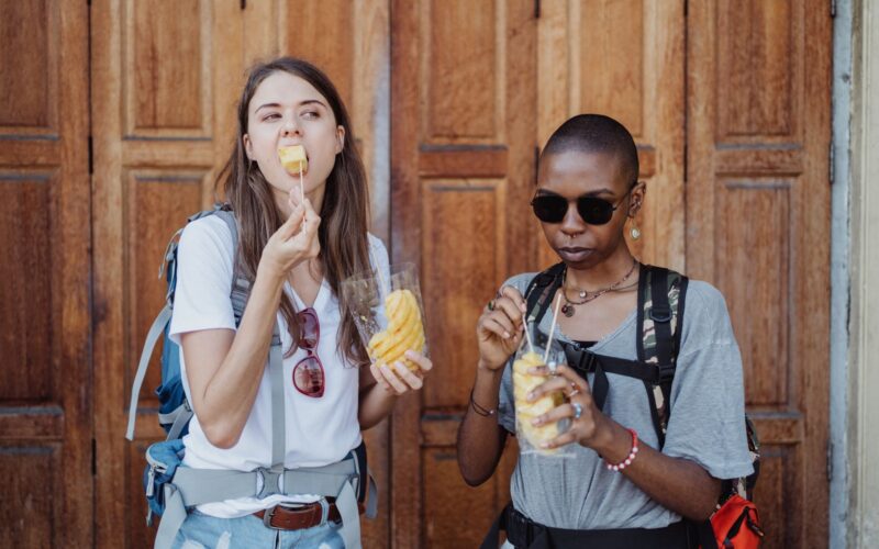 Eating Well on the Go: Healthy Eating Tips for Summer Travel & Vacation